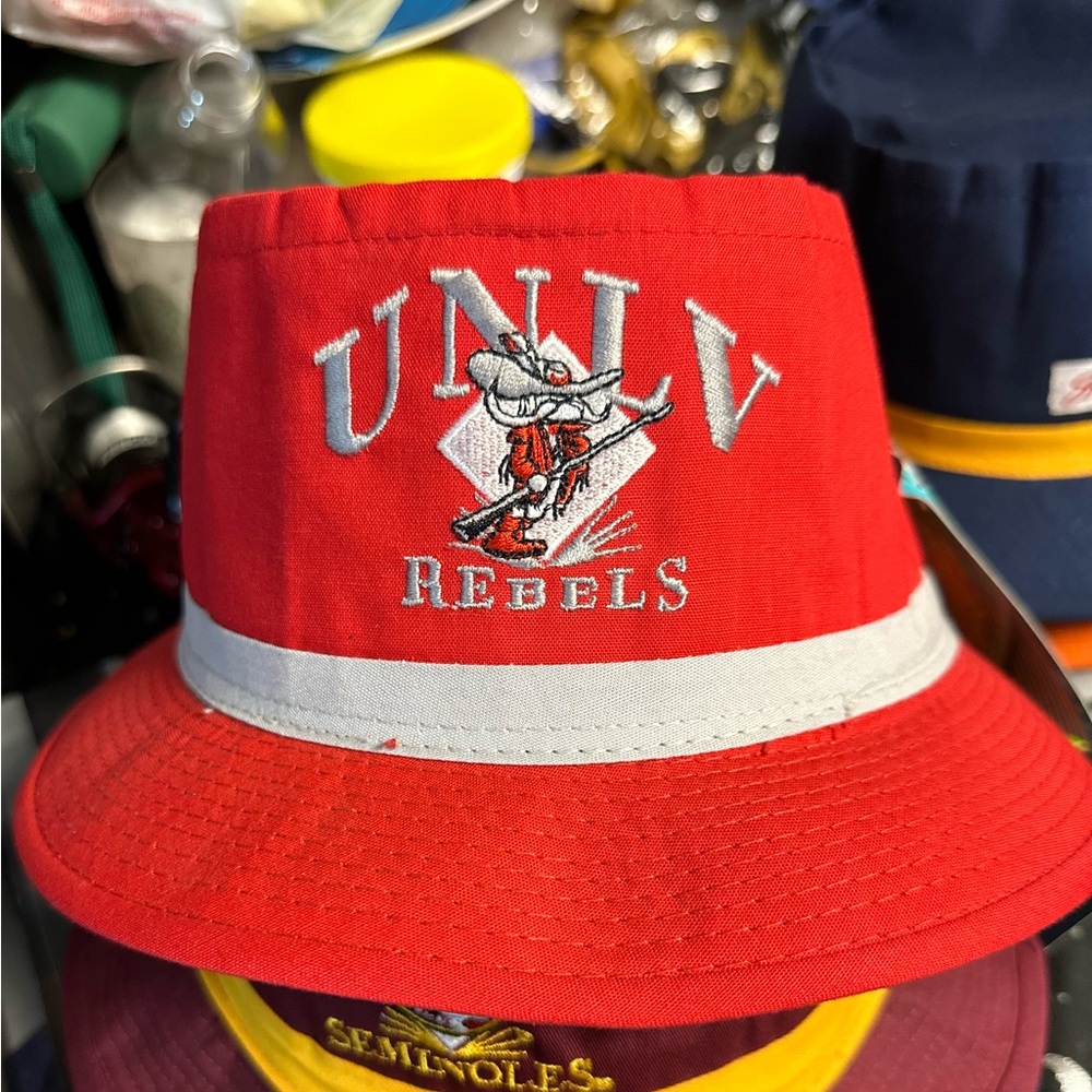 L Vintage Running Rebels UNLV BUCKET HAT Signatures College NCAA